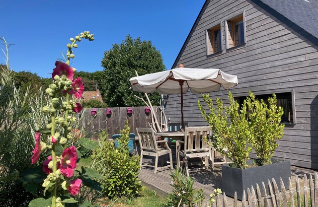 YOUR CALM AND COZY CHALET 200 M FROM THE BEACH