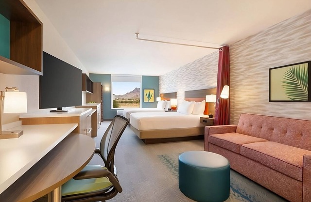 Your Dream Stay! Free Breakfast, Swimming Pool, Free Parking, Pets Allowed!