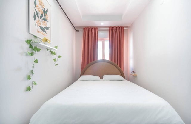 Your Ethnic Stay Awaits: 2 Bed- Cozy, Cultural and Central!