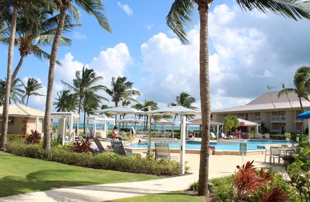 Your Gateway to the Cayman Islands' Beauty! 4 Relaxing Units! W/Beach Access!