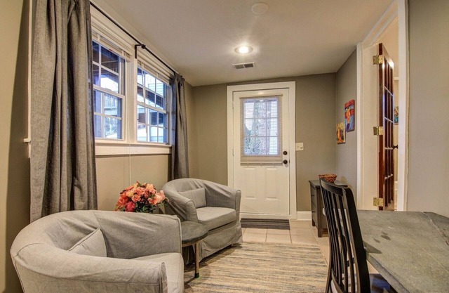 YOUR HEART OF MIDTOWN FLAT!