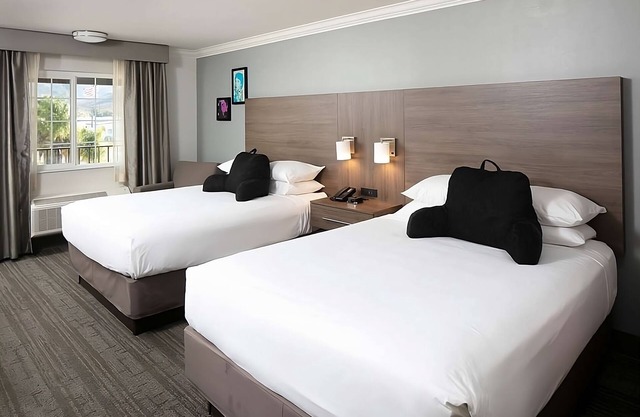 Your Home Away From Home! Free Parking Onsite, Hot Tub, Swimming Pool