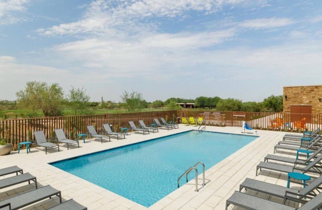 Your Home in Mesa! Outdoor Pool, Free Breakfast, Free Parking, Pets Allowed!