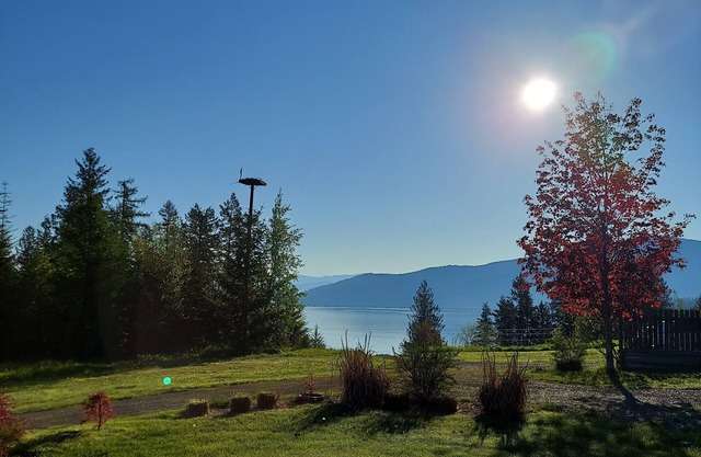 Your Lake & Mountain vacation awaits.