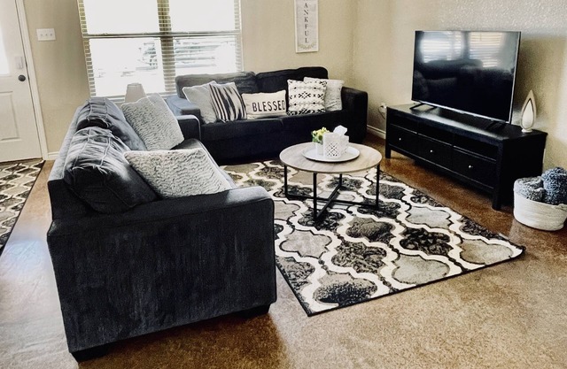 Your Mid-Dessa Home right off the Loop 250