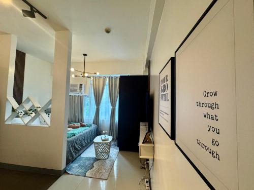 Your perfect retreat in Stamford! Enjoy our stylish, fully furnished studio just steps away from the vibrant Venice Mall