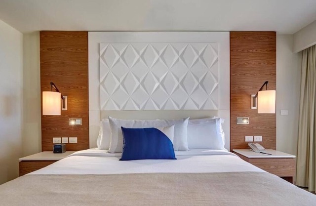 Your Relaxing Getaway Awaits! Outdoor Pool, FREE Parking Near Botanical Gardens