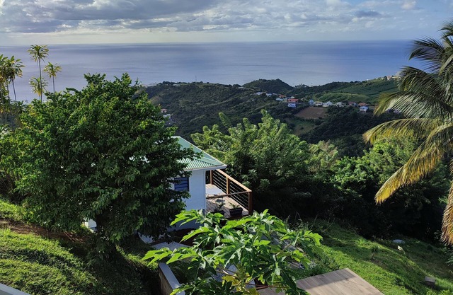 Zandoli, chambre d'hôtes avec vue sur la mer des Caraïbes et la Montagne Pelée