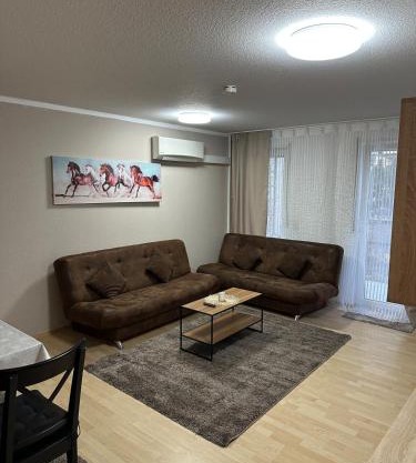 Zentral Stilvolle zwei Zimmer Wohnung