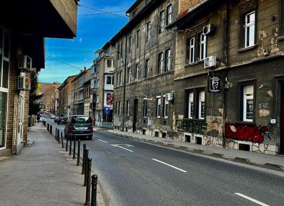 Zilbeari City Center with parking