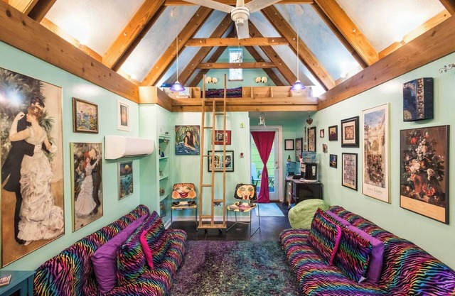 Zilker's Peaceful Haven-Fun, Funky, and Colorful