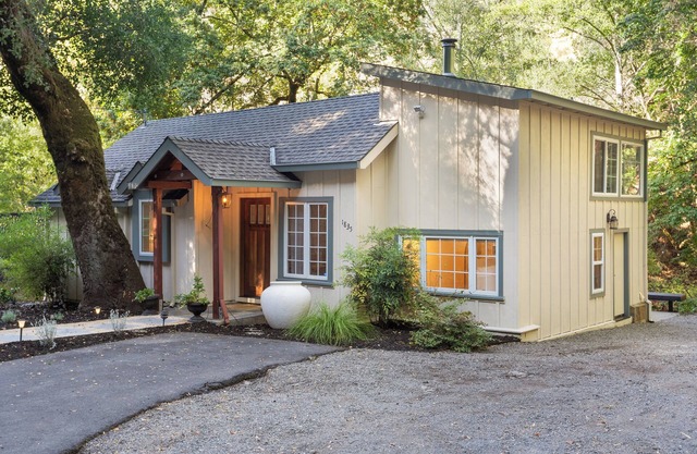 Zoë Creekside-Tranquil Redwoods-20 wineries 3 mi