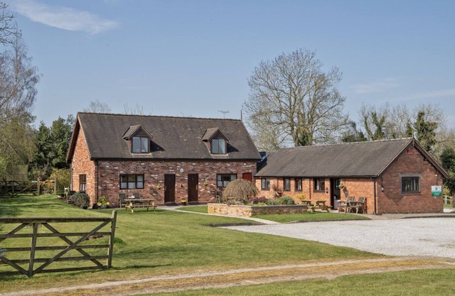 Zoes Cottage 5 mins drive to Alton Alpaca`s