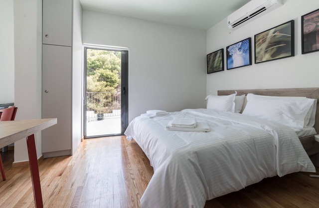 Zoia House-The Hill no. 9, by JJ Hospitality-