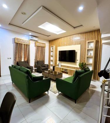 Zorah's House & Luxury Apartment