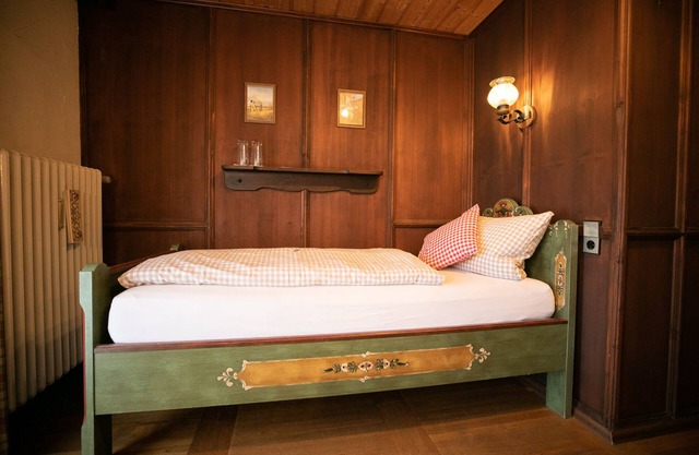Zweibettzimmer 3 mit Dusche und WC