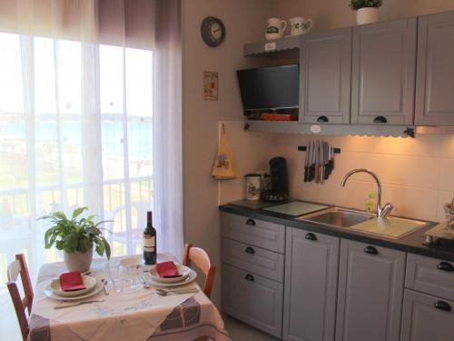 Balaruc-les-Bains Apartment | À 5 min des Thermes, climatisé avec balcon - FR-1-503-83
