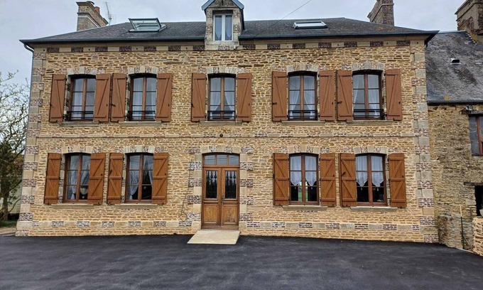 Sainte-Marguerite-d'Elle Other | à la Campagne en Normandie , Gite Grande Capacité de 12 Personnes