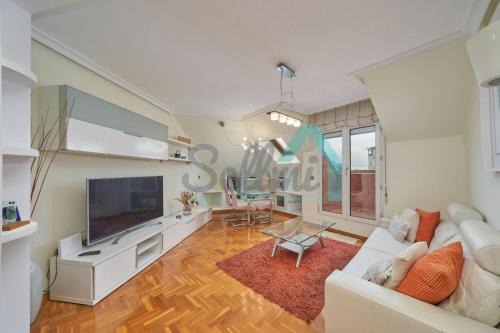 Oviedo City Centre Apartment | Ático Salesas - Parking gratuito
