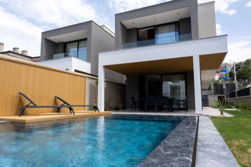 Cesme Villa | Çeşme merkez 4 oda odalarbanyolu