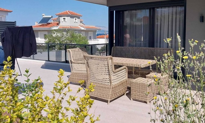 Cesme Apartment | Çiftlikköy'de denize, doğaya ve popüler gezilecek yerlere yakın tatil eviniz!