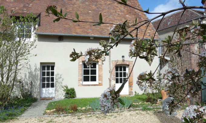 Garnay House | Élégante maison rénovée en campagne, proche de Dreux et Chartres, avec 2 chambres accueillantes. - FR-1-581-103