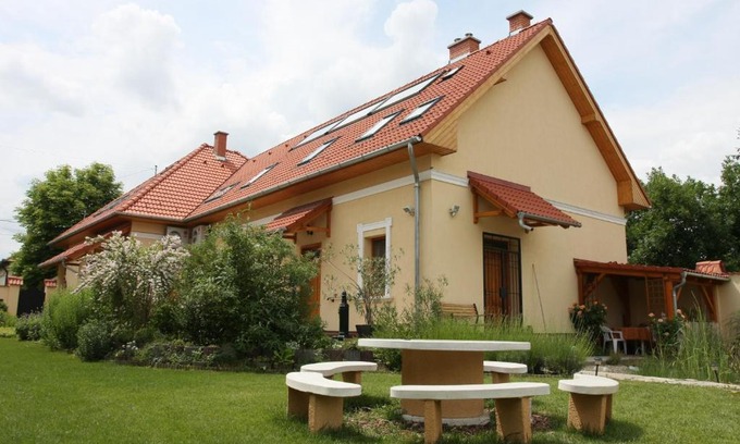 Nagykoros House | Élet es Energia Egészségjavító Szalon
