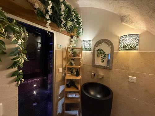 Auriol Hotel | Évasion duo, Suite Atypique privative, Hammam & Balnéo