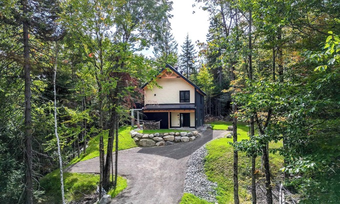 Saint Come Ski Chalet | ÔShack | spa | billiard | hanging net
