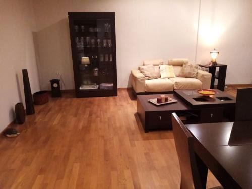 Chios Town Apartment | ΤΕΣΣΑΡΙ ΣΤΟΝ ΝΑΥΤΙΚΟ ΟΜΙΛΟ Χíου