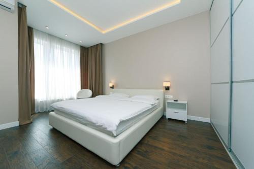 Pechers'kyi District Apartment | Квартира на улице Деловая