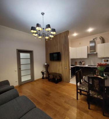 Verkhnie Misto Apartment | Шикарні апартаменти поруч з Майданом