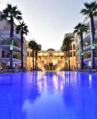 Eilat Apartment | דירת גן על שפת הבריכה
