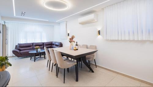 Safed Old City House | הטרקלין בעתיקה