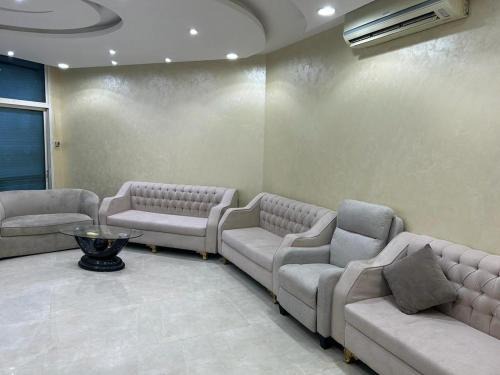 Al Kura Apartment | شالية 3 غرف على شرم ابحر - جدة - السعودية
