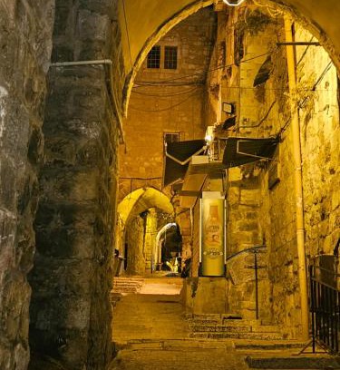 Old City Apartment | غرفة