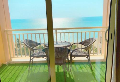 Bay La Sun Apartment | لافيستا سي فيو ريزيدنس La Vista Sea View Residence family and business