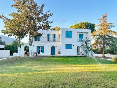 Eretria Villa | ᑕƳᑕᒪᗩᗪIᑕ ᐯIᒪᒪᗩ Eretria