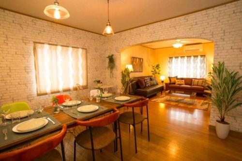 Chatan Apartment | 宮城海岸徒歩2分 大人も子供もBBQや子供用プールで楽しめる アメリカンビンテージのデザイナーズハウス