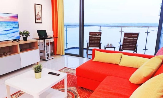 Central District Condo | 海滨度假屋3BR~Walk to Beach Seaview@4-13pax#RoyalStrand