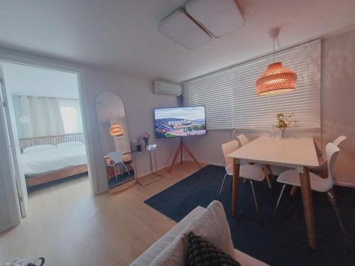 Itaewon Apartment | 이태원372