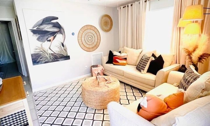 Harbordale Apartment | 01 Cozy Portside Apartment - close to everything!