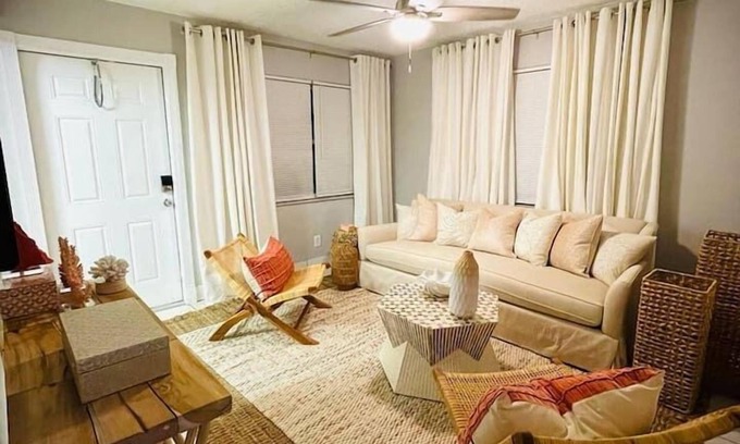 Harbordale Apartment | 01 Wonderful Port Apartment #5 - 2 Bedroom