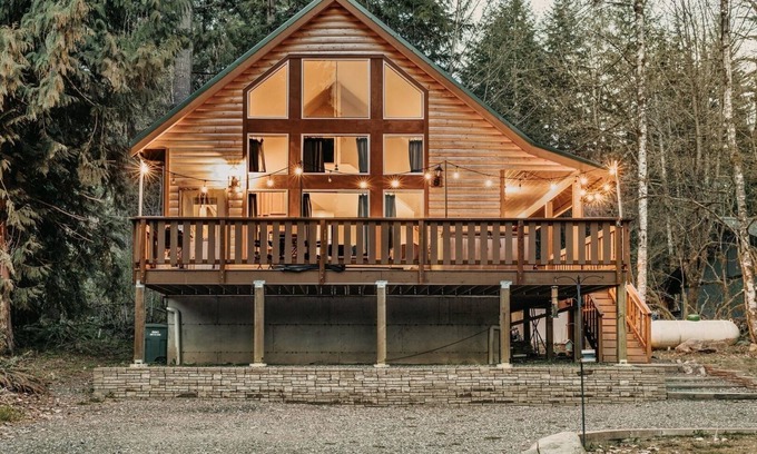 Warnick Cabin | 02GS - Hot Tub - WiFi - D/W - W/D - Sleeps 8 by RedAwning