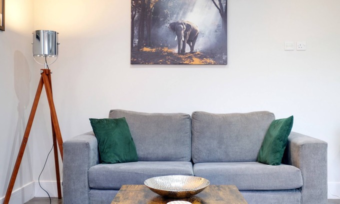Shepperton Apartment | 03 - Crown Place 3 Bedroom 2 Bathroom Apartment