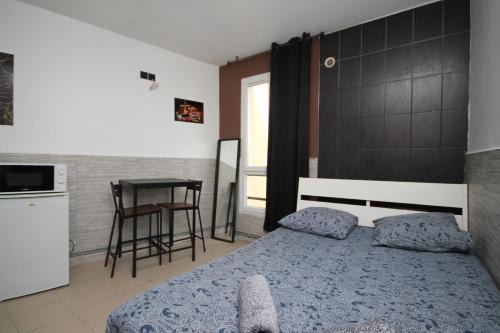 Saint-Denis Bed & Breakfast | 04 - Chambre avec lit double proche Paris et transports WIFI