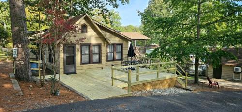 Mid America House | #06 - Lakeview Two Bedroom Cottage-Pet Friendly