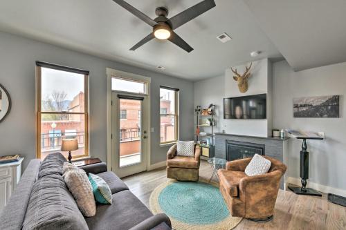 Salida Apartment | 0660 Dtwn Salida Condo with Balcony
