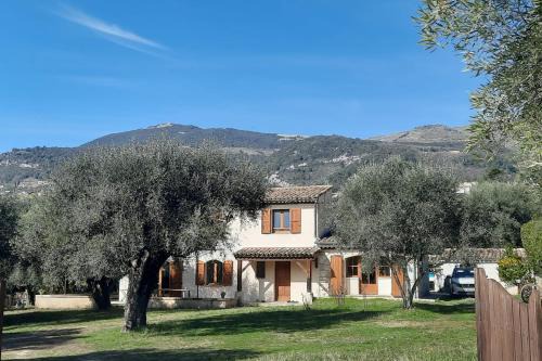 Tourrettes-sur-Loup House | 06CB Pretty country house for 8