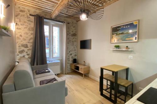 Antibes Old Town Apartment | 06CK cosy studio in the heart of Old Antibes